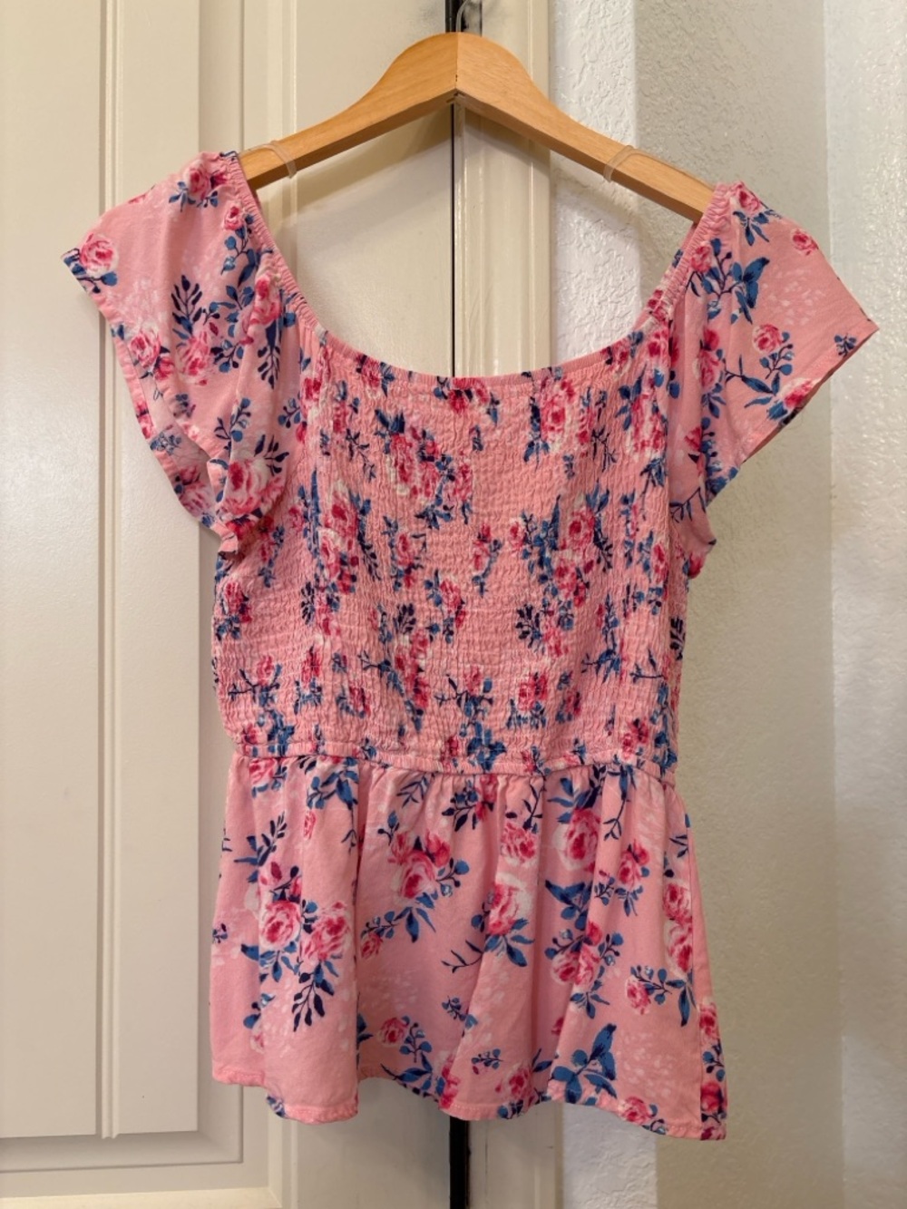 Andrée by Unit Floral Smocked Top Women Small Pink Off Shoulder Peplum Blouse